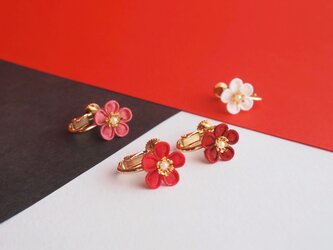 梅のイヤリング ＊つまみ細工＊の画像