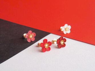 梅のピアス ＊つまみ細工＊の画像