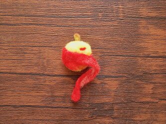 【再販】皮むきりんごのブローチの画像