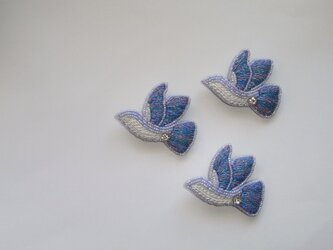 青い鳥*　ビーズ刺繍ブローチの画像