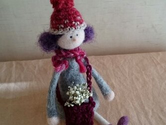 ニット帽の女の子（羊毛フェルト）の画像
