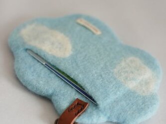 「雲のカタチ」のカードケース（ブルー）の画像