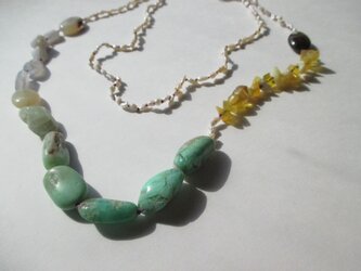 【淡水真珠と５種類の天然石ネックレス】の画像