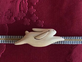 木の帯留め　組み木絵レリーフ「うさぎ」（三分紐用）の画像