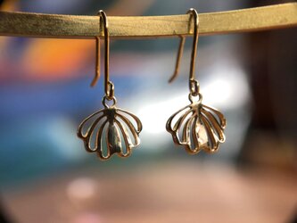Small Shell Pirce "耳元で囁く小さな貝のピアス”の画像