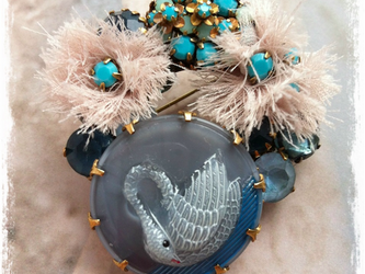 SALE! "湖の白鳥ブローチ"の画像