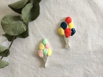 風船のブローチの画像