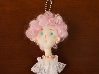 ご婦人チャーム（ピンク巻髪）の画像