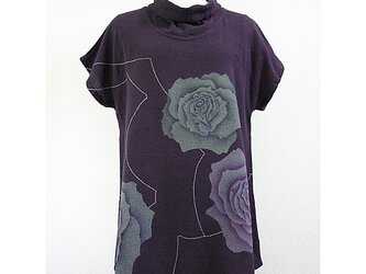 ガーゼ生地の半袖コットンチュニック（薔薇の花模様・紫色）の画像