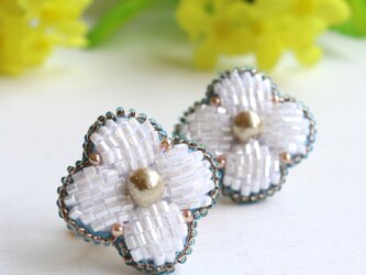 コットンパールとビーズのお花、オートクチュール刺繍イヤリング、レナの画像