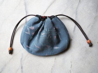K's ブルーにピンクが優しい草花模様の貝の巾着-お召着物地（古布）からの画像