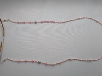 ピンクの花のメガネストラップの画像