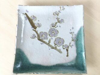 梅の花絵皿の画像
