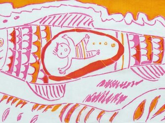 型染めてぬぐい「さかなのきもち」（PinkOrange）（綿100％・手染め捺染）の画像