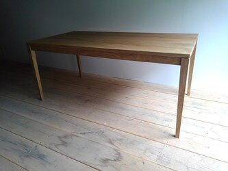 ダイニングテーブルの画像