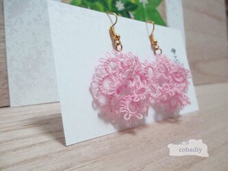 ふわり花びら手編みレース（ピンク01）イヤリングorピアスの画像