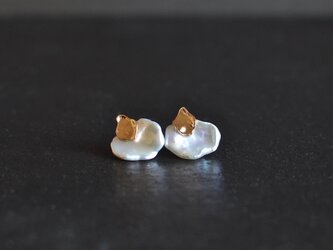 K10ペアピアス 花びらの画像