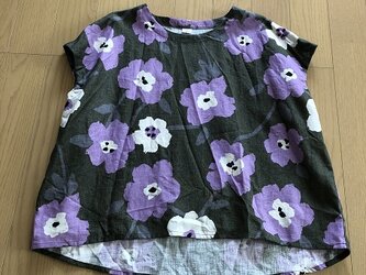 ゆったりフレンチスリーブのプルオーバーM~Lの画像