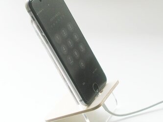 iPhone SE/8/7/6s/6用スタンドの画像