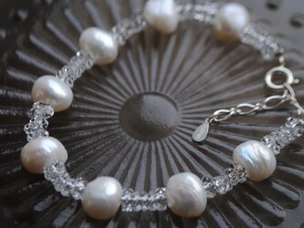 エレガント淡水パールと水晶ブレスレットの画像
