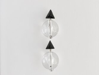 陶sankaku＋Acrylic beads : ブラック : ピアス/イヤリングの画像