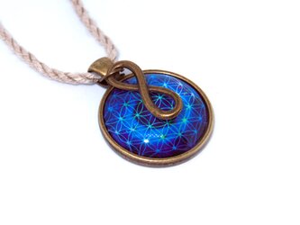 フラワーオブライフ・メビウスの輪・ヘンプ　ネックレス（青色/銅古美色）の画像