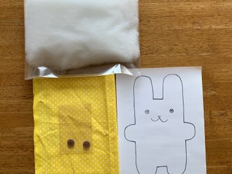 フニ〜タ（ウサギのぬいぐるみ）手作りキットの画像
