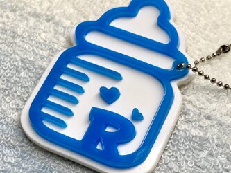 哺乳瓶イニシャルキーホルダー（ブルー）オーダーメイド品【送料無料】の画像