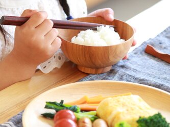 無垢の桜の木で作った子ども茶碗　桜の木で作った子ども茶碗の画像