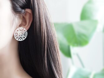 白蝶貝の透かし細工スタッドピアス　～Heraの画像