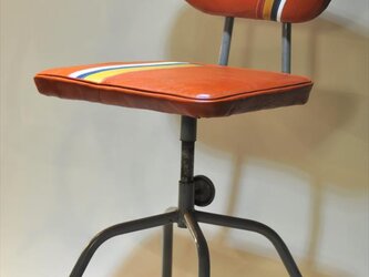 鉄脚回転椅子＜レインボーカラーチェア＞の画像