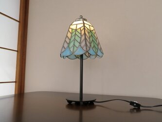 リーフ淡いグリーン（葉っぱの模様A）ステンドグラスランプ（テーブルランプ）・ガラス照明 ・Lサイズの画像