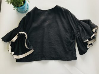 【受注生産】シワになりにくいリネン100% ボリューム袖のデザインブラウス  黒の画像