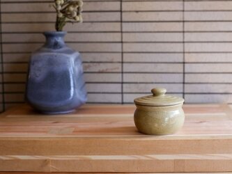 1600年創業 13代目職人 加藤さんのつくる甕（かめ）1合・ベージュ（蓋物・漬物入れ・調味料入れ）梅干し約7個ほど入りますの画像