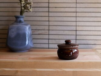 1600年創業 13代目職人 加藤さんのつくる甕（かめ）1合・飴茶（蓋物・漬物入れ・調味料入れ）梅干し約7個ほど入りますの画像