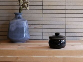 1600年創業 13代目職人 加藤さんのつくる甕（かめ）1合・黒（蓋物・漬物入れ・調味料入れ）梅干し約7個ほど入りますの画像