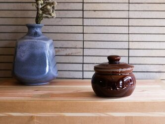 1600年創業 13代目職人 加藤さんのつくる甕（かめ）2合・飴茶（漬物入れ・調味料入れ）梅干し約15個ほど入りますの画像