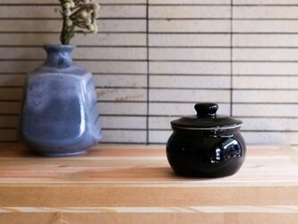 1600年創業 13代目職人 加藤さんのつくる甕（かめ）2合・黒（漬物入れ・調味料入れ）梅干し約15個ほど入りますの画像