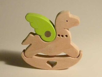 木のパズル　ちょっと太めのペガサス　黄緑の画像