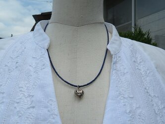 ラピスラズリにシルバーのハートを下げたネックレス(送料無料)の画像