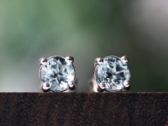 アクアマリンのラウンドカット5ｍｍSilver925爪留めスタッドピアス　～Marinetta