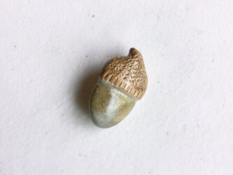 陶ブローチ 昔のどんぐりの画像