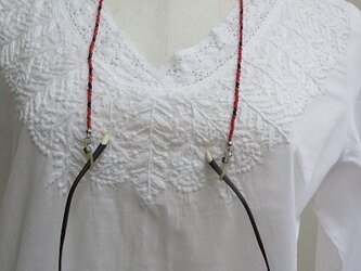 赤いビーズの眼鏡ストラップ(送料無料)の画像