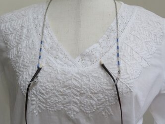 ブルーのビーズがお洒落な眼鏡ストラップ(送料無料)の画像