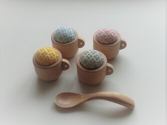 コーヒーカップの小さなピンクッション（こぎん刺し・4色）の画像