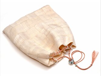 真綿上布の袋もの　バニラ色の絹の装身具　の画像