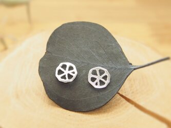 ちいさな丸い透かし葉のピアス＃1　SP30の画像