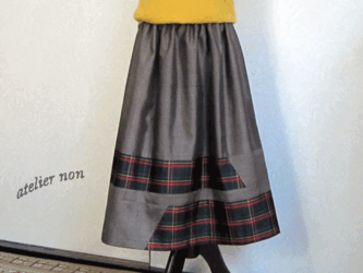 着物リメイク♪丈７５ｃｍ：チェック柄と泥大島紬をパッチしたスカート（裏地付き）の画像