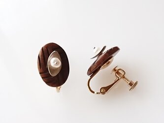 ボタンを使ったイヤリングの画像