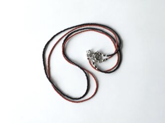 毎日のネックレス 赤茶色と黒 ／２本セット, ガラスビーズの画像